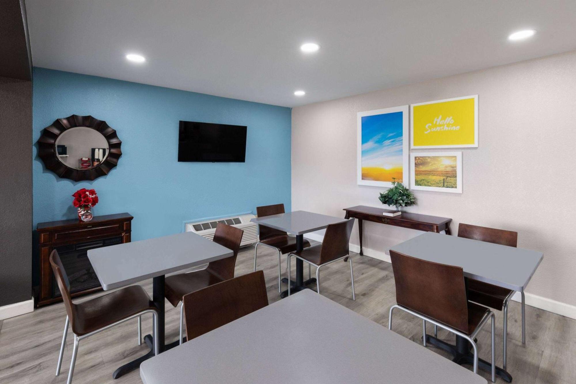 Days Inn By Wyndham Childersburg Exterior photo