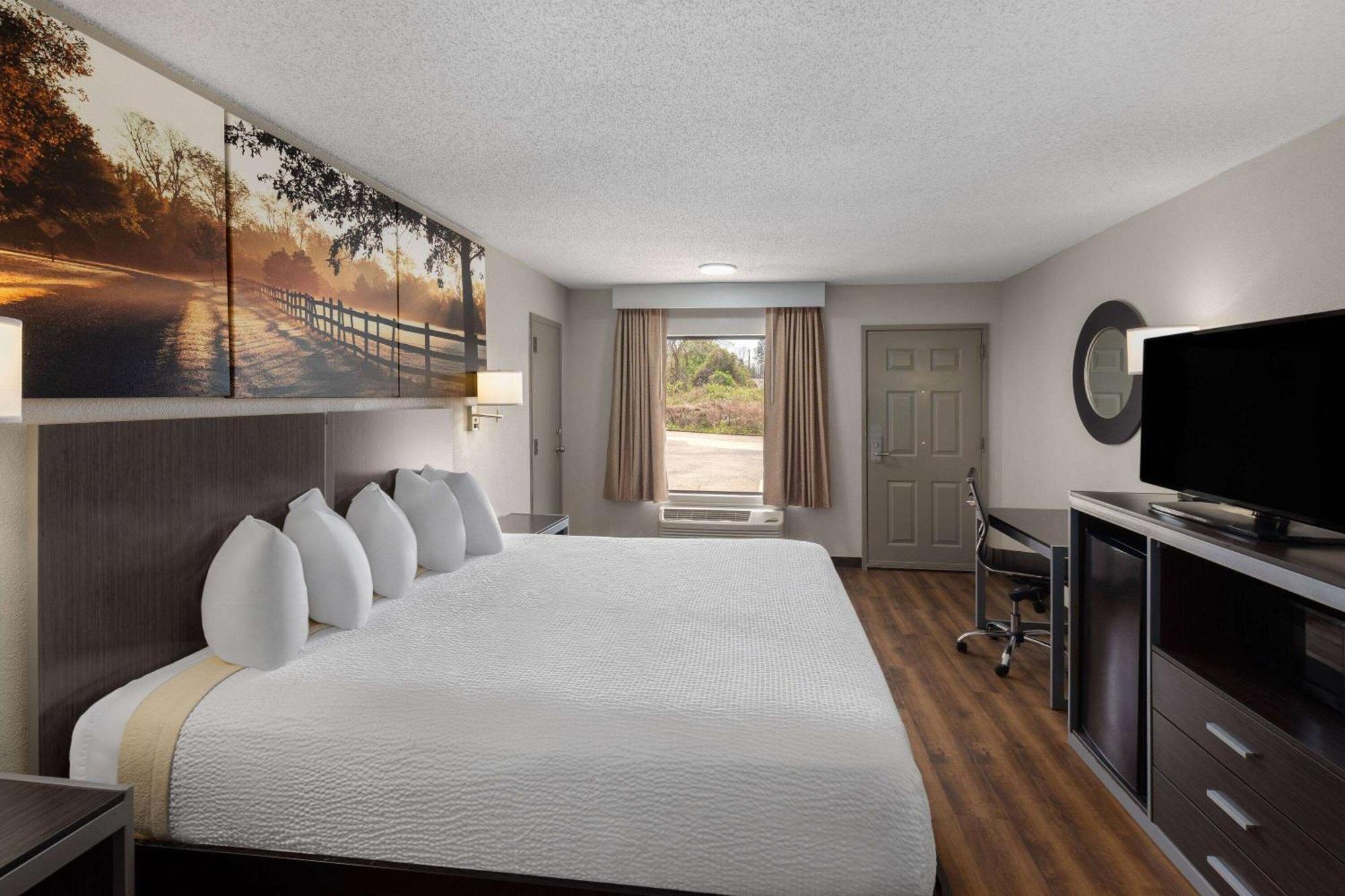 Days Inn By Wyndham Childersburg Exterior photo