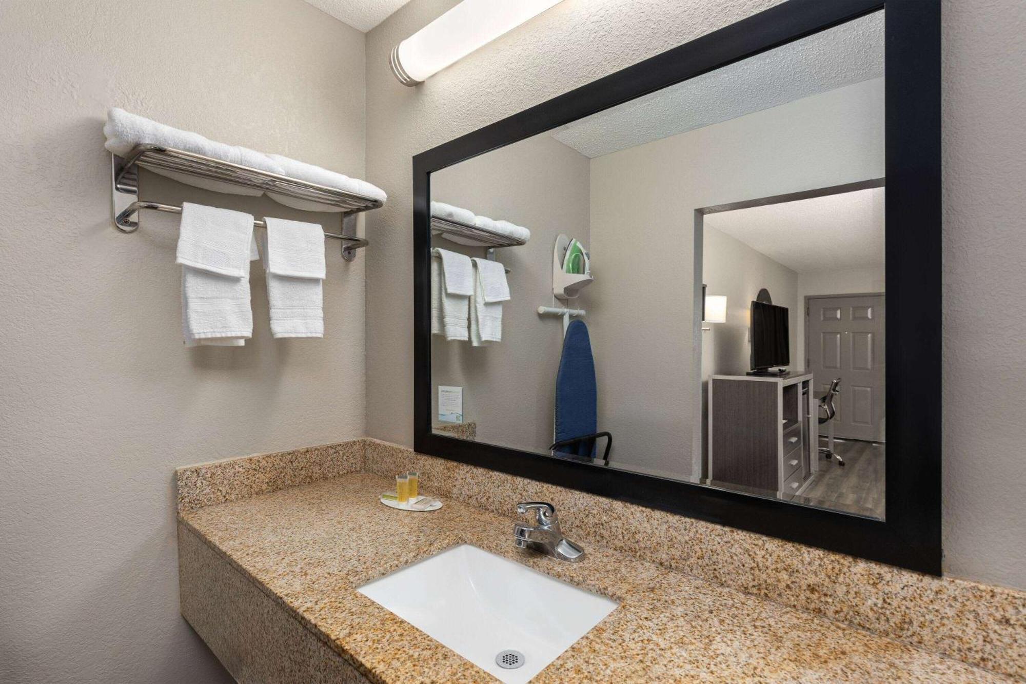 Days Inn By Wyndham Childersburg Exterior photo