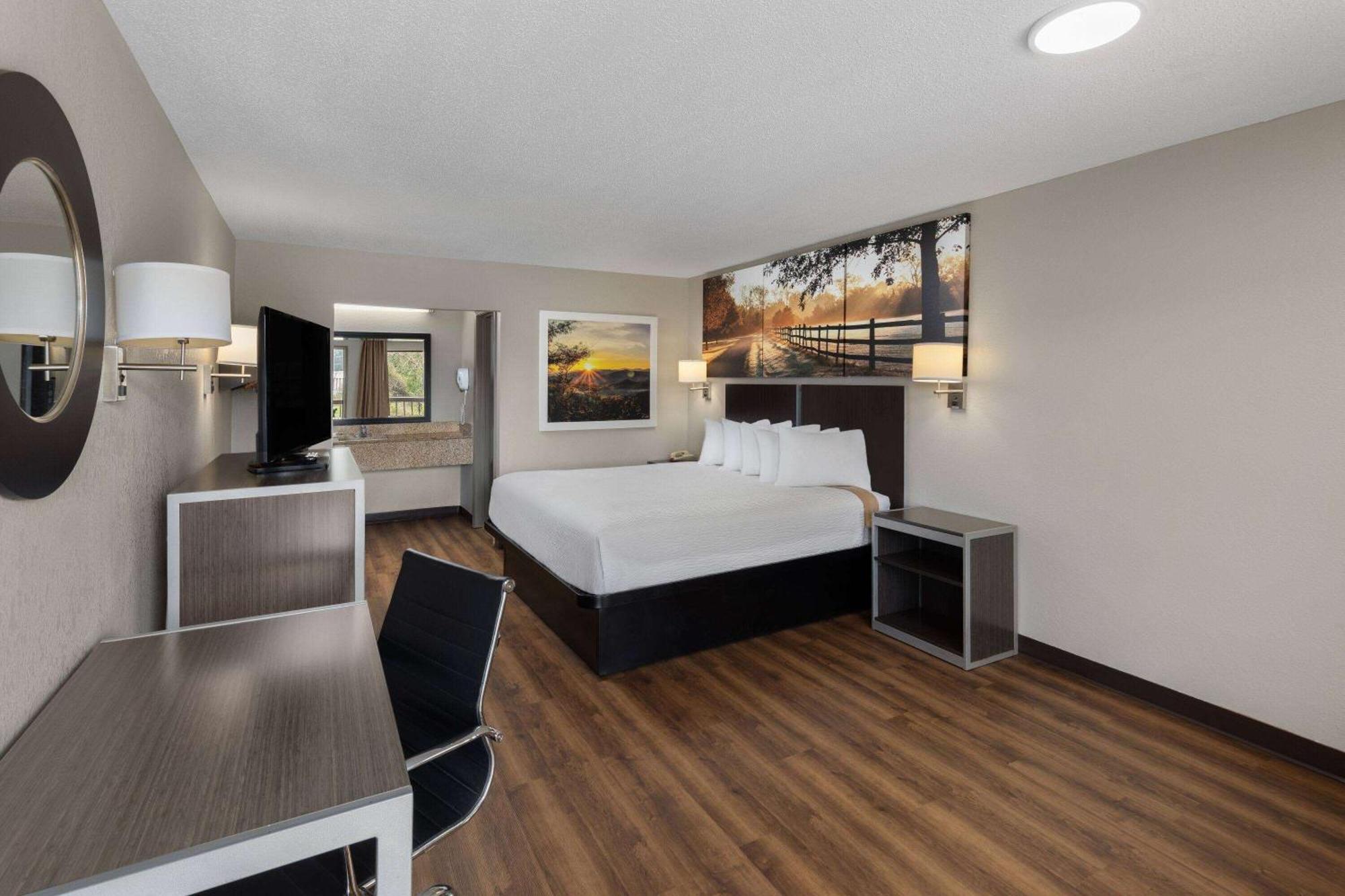Days Inn By Wyndham Childersburg Exterior photo